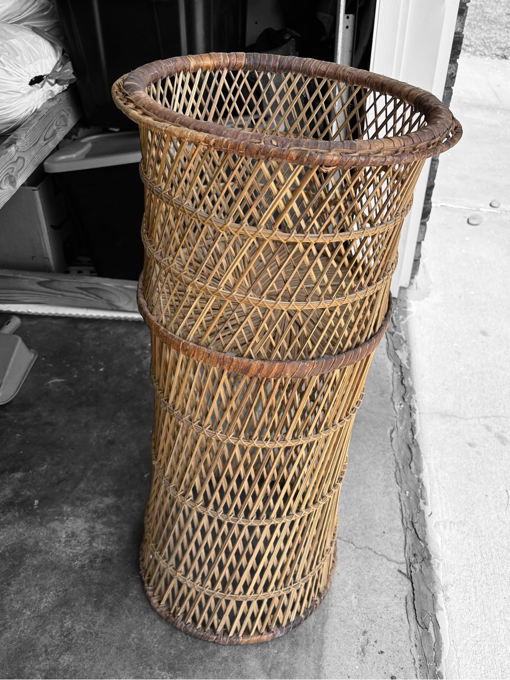 Wicker plant holder . Great shape . Normal
Wear and tear